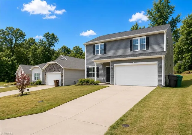 2nd image of 828 Sagemount St, Jamestown, NC 27282 | MLS# 1223316