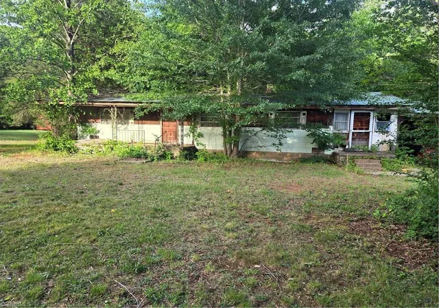 Homes for sale in Reidsville, NC | 1801 Amos St, Reidsville, NC 27320 | MLS# 1226697