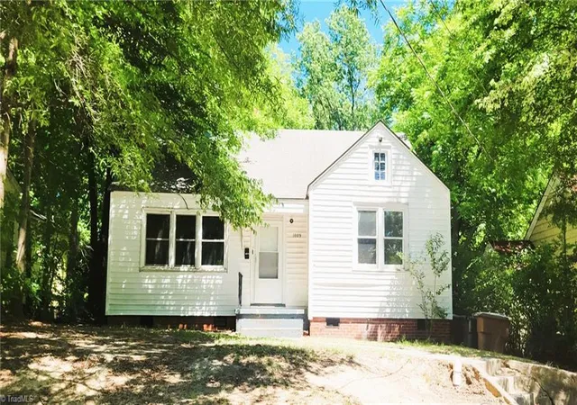 Photo 1 of Single family home for sale at 1009 Logan St, Greensboro, NC 27406 | MLS# 1225984 | Listing updated on 2026-09-01