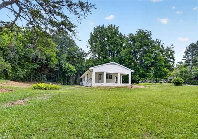 Photo 4 of Single family home for sale at 503 Jeanette Ave, High Point, NC 27265 | MLS# 1227766 | Listing updated on 2026-09-24