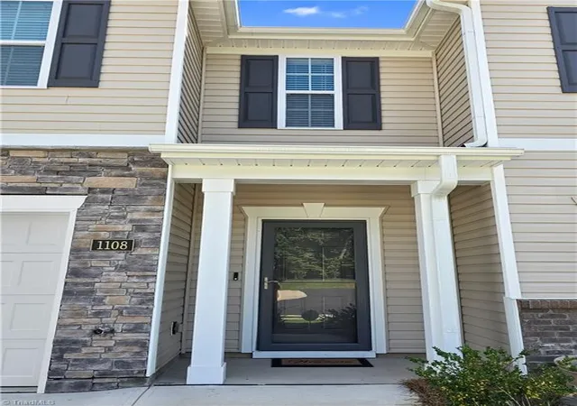 Photo 3 of Single family home for sale at 1108 Evelynnview Ln, Kernersville, NC 27284 | MLS# 1234005 | Listing updated on 2026-09-06