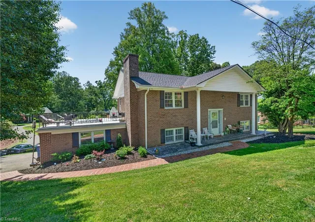 Homes for sale in Mount Airy, NC | 648 Knollwood Dr, Mount Airy, NC 27030 | MLS# 1219590