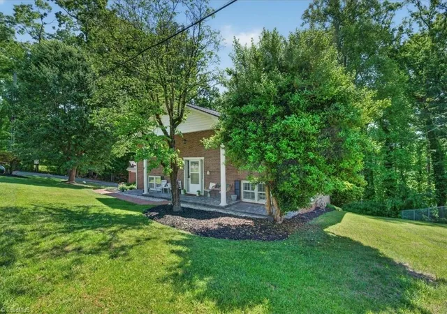 Homes for sale in Mount Airy, NC | 648 Knollwood Dr, Mount Airy, NC 27030 | MLS# 1219590