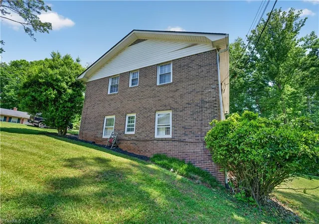 Homes for sale in Mount Airy, NC | 648 Knollwood Dr, Mount Airy, NC 27030 | MLS# 1219590