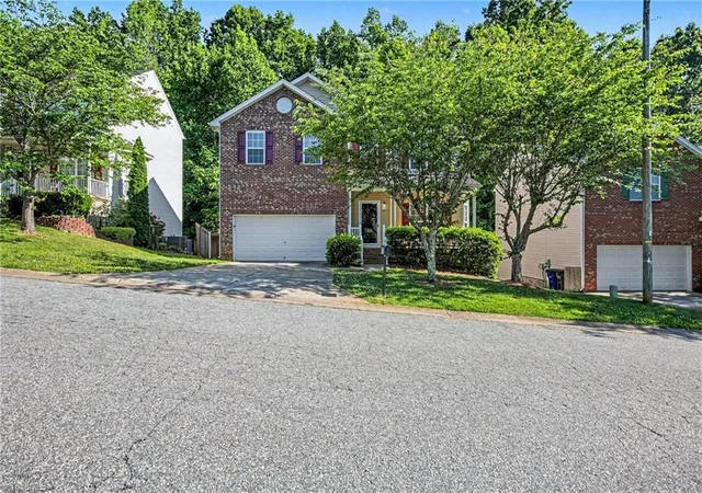 Homes for sale in Winston Salem, NC | 349 Ivy Park Ln, Winston Salem, NC 27104 | MLS# 1220469