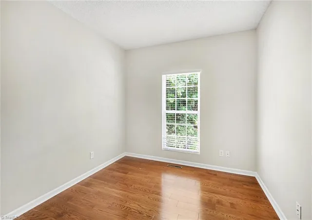 Homes for sale in Winston Salem, NC | 349 Ivy Park Ln, Winston Salem, NC 27104 | MLS# 1220469