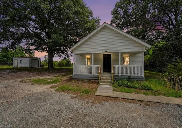 Homes for sale in Seagrove, NC | 2908 Littlebrook Rd, Seagrove, NC 27341 | MLS# 1225734