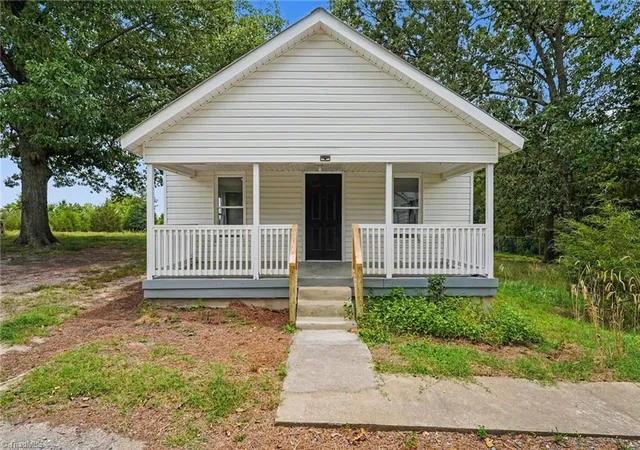 Homes for sale in Seagrove, NC | 2908 Littlebrook Rd, Seagrove, NC 27341 | MLS# 1225734