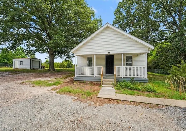 Homes for sale in Seagrove, NC | 2908 Littlebrook Rd, Seagrove, NC 27341 | MLS# 1225734