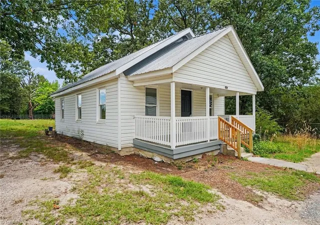 Homes for sale in Seagrove, NC | 2908 Littlebrook Rd, Seagrove, NC 27341 | MLS# 1225734