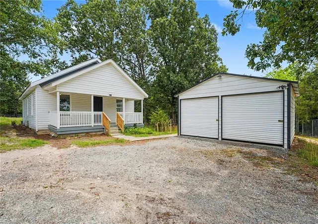 Homes for sale in Seagrove, NC | 2908 Littlebrook Rd, Seagrove, NC 27341 | MLS# 1225734