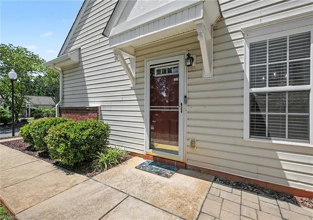 Photo 3 of Sale Pending at 3367 Victoria Park Ln, Winston Salem, NC 27103 | MLS# 1230381 | Listing updated on 2026-09-06