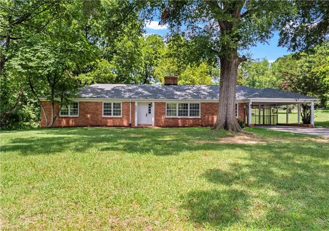 Photo 1 of Single family home for sale at 6645 Springfield Dr, Clemmons, NC 27012 | MLS# 1227832 | Listing updated on 2026-09-15