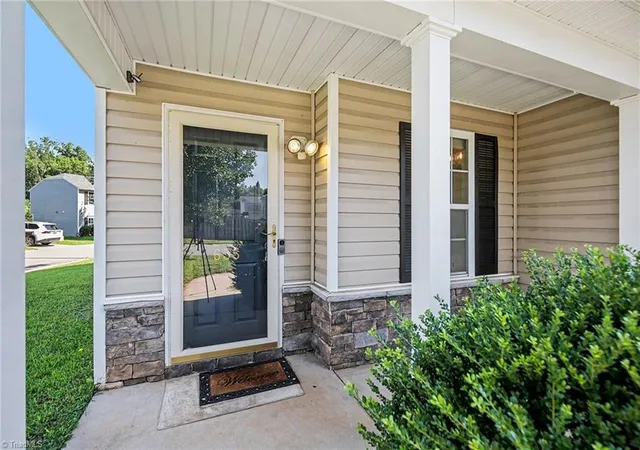 Photo 4 of Single family home for sale at 635 Popes Crk Rd, Kernersville, NC 27284 | MLS# 1230032 | Listing updated on 2026-09-09