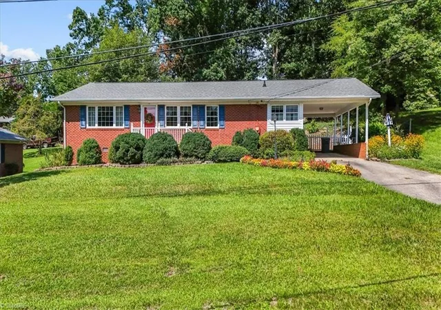 1st image of 1326 Brookdale Dr, Asheboro, NC 27205 | MLS# 1230598