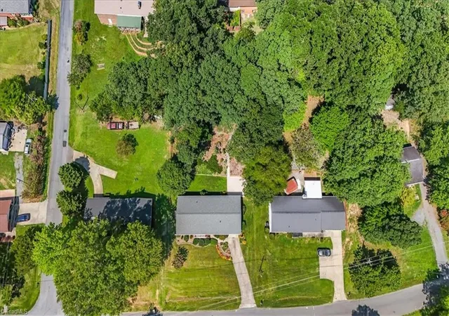 37th image of 1326 Brookdale Dr, Asheboro, NC 27205 | MLS# 1230598