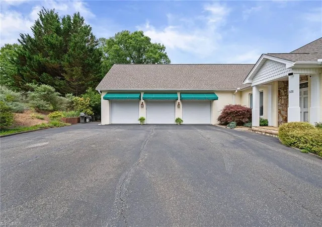 Homes for sale in Mount Airy, NC | 331 Valleyview Dr, Mount Airy, NC 27030 | MLS# 1224789