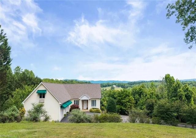 Homes for sale in Mount Airy, NC | 331 Valleyview Dr, Mount Airy, NC 27030 | MLS# 1224789