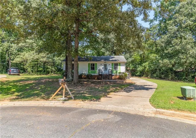 Photo 2 of Sale Pending at 1719 Oneka Ave, High Point, NC 27260 | MLS# 1233399 | Listing updated on 2026-09-19