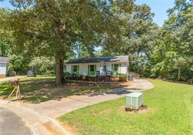 Photo 4 of Sale Pending at 1719 Oneka Ave, High Point, NC 27260 | MLS# 1233399 | Listing updated on 2026-09-19