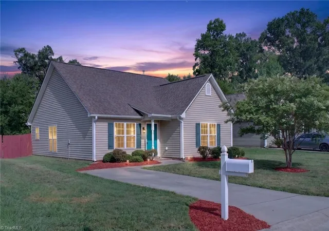 Photo 2 of Sale Pending at 1575 Farningham Ln, Burlington, NC 27215 | MLS# 1228873 | Listing updated on 2026-09-16