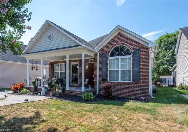 Photo 3 of Single family home for sale at 6648 Springfield Village Ln, Clemmons, NC 27012 | MLS# 1224248 | Listing updated on 2026-09-13