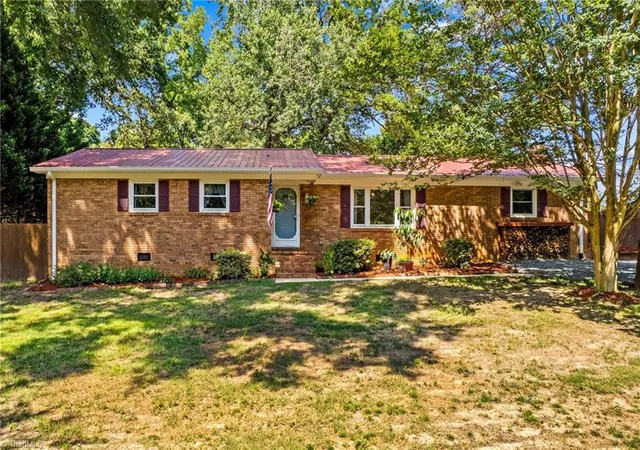 Photo 3 of Single family home for sale at 320 Miller Dr, Salisbury, NC 28146 | MLS# 1227017 | Listing updated on 2026-09-03