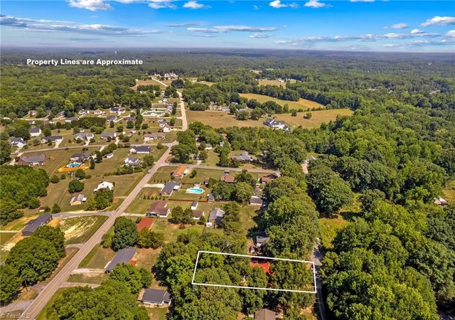 Photo 4 of Single family home for sale at 320 Miller Dr, Salisbury, NC 28146 | MLS# 1227017 | Listing updated on 2026-09-03