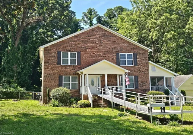 1st image of 711 E Sunrise Ave, Thomasville, NC 27360 | MLS# 1184439