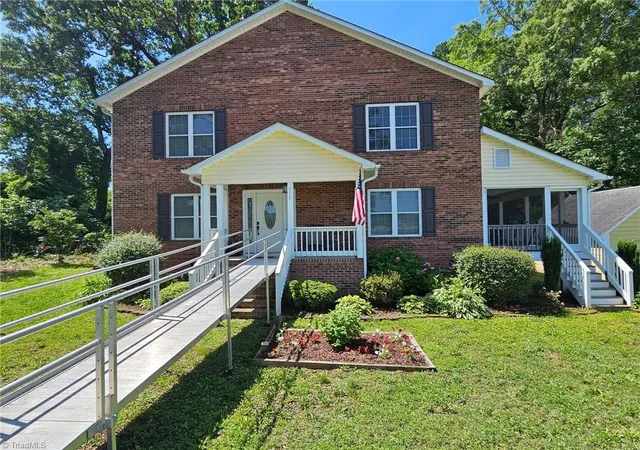 2nd image of 711 E Sunrise Ave, Thomasville, NC 27360 | MLS# 1184439