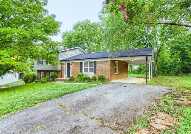 Photo 2 of Single family home for sale at 2312 Barnsley Ct, Winston Salem, NC 27106 | MLS# 1233512 | Listing updated on 2026-09-18