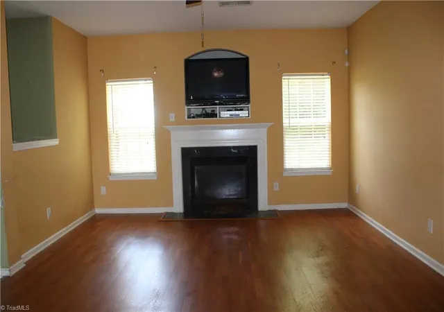 Photo 4 of Single family home for sale at 3617 Pertland Trl, Greensboro, NC 27405 | MLS# 1227424 | Listing updated on 2026-09-29