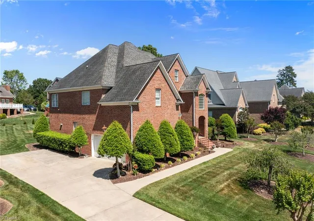 Photo 3 of Single family home for sale at 736 Meadowood Dr, Burlington, NC 27215 | MLS# 1217917 | Listing updated on 2026-09-19