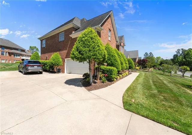 Photo 3 of Single family home for sale at 736 Meadowood Dr, Burlington, NC 27215 | MLS# 1217917 | Listing updated on 2026-09-19