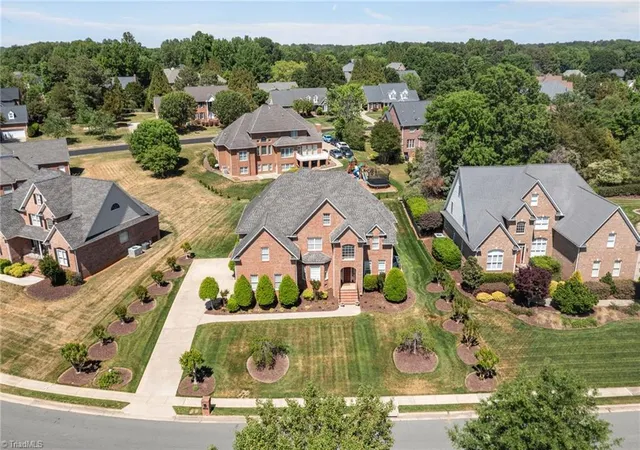Photo 4 of Single family home for sale at 736 Meadowood Dr, Burlington, NC 27215 | MLS# 1217917 | Listing updated on 2026-09-19