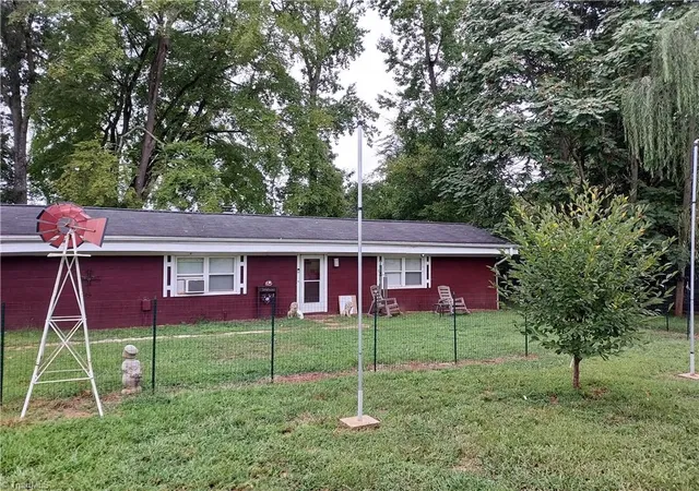 Homes for sale in Lexington, NC | 164 Holly Hill Rd, Lexington, NC 27292 | MLS# 1225141