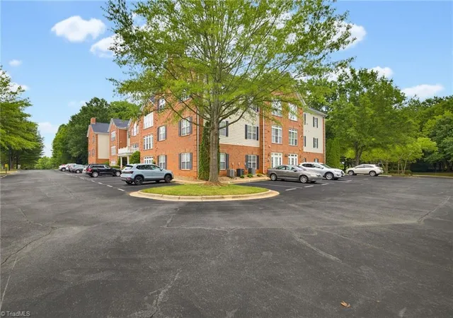 41st image of 524 College Rd #204, Greensboro, NC 27410 | MLS# 1229692