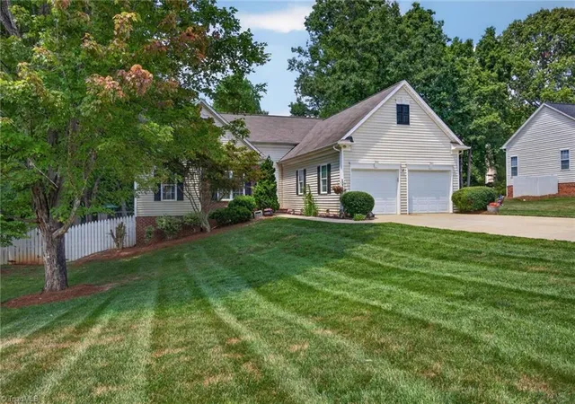 2nd image of 208 Cotswold Ln, King, NC 27021 | MLS# 1228071