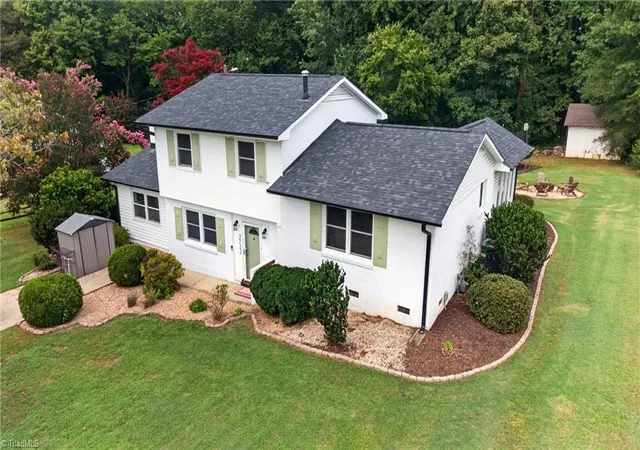 3rd image of 5722 Friendswood Dr, Greensboro, NC 27409 | MLS# 1231766
