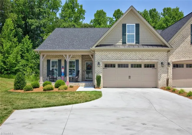 Photo 2 of Single family home for sale at 1201 Plantation Village Dr, Clemmons, NC 27012 | MLS# 1225891 | Listing updated on 2026-09-10