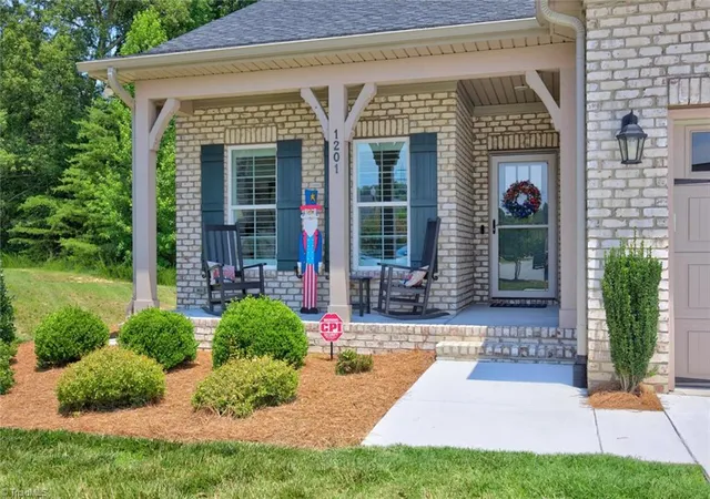 Photo 3 of Single family home for sale at 1201 Plantation Village Dr, Clemmons, NC 27012 | MLS# 1225891 | Listing updated on 2026-09-10