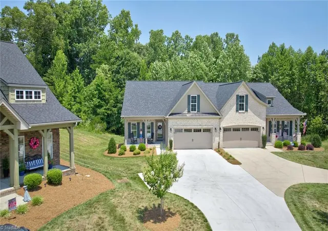 Photo 4 of Single family home for sale at 1201 Plantation Village Dr, Clemmons, NC 27012 | MLS# 1225891 | Listing updated on 2026-09-10