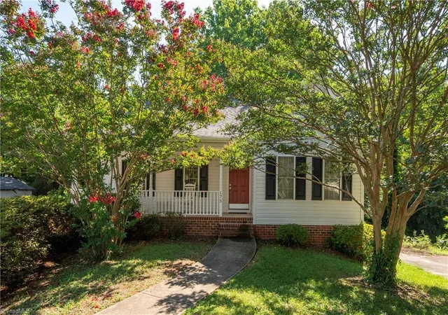 Photo 3 of Single family home for sale at 175 Millers Xing Ct, Winston Salem, NC 27103 | MLS# 1227587 | Listing updated on 2026-09-11