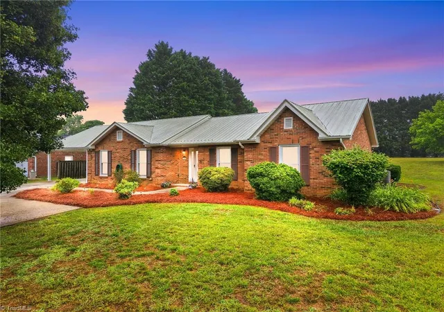 Homes for sale in Randleman, NC | 5200 Robin Ln, Randleman, NC 27317 | MLS# 1220387