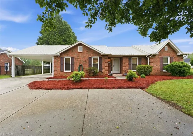 Homes for sale in Randleman, NC | 5200 Robin Ln, Randleman, NC 27317 | MLS# 1220387