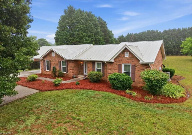 Homes for sale in Randleman, NC | 5200 Robin Ln, Randleman, NC 27317 | MLS# 1220387