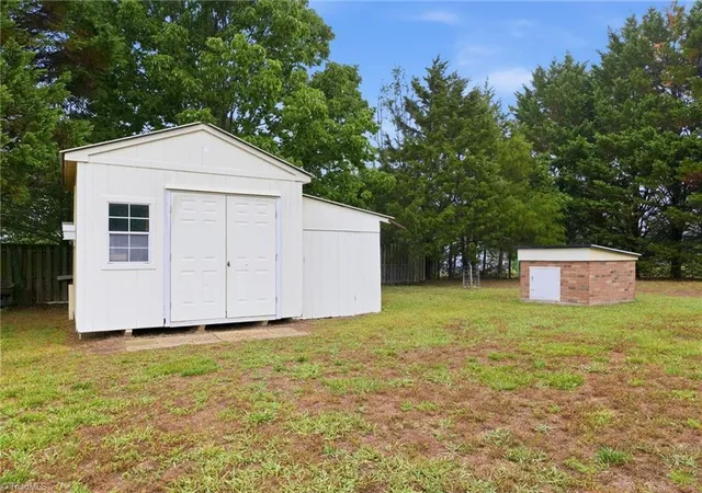 Homes for sale in Randleman, NC | 5200 Robin Ln, Randleman, NC 27317 | MLS# 1220387