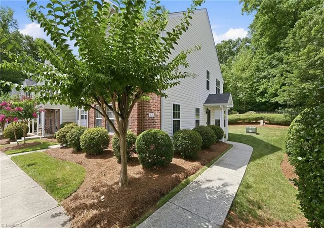3rd image of 42 Ledgerstone Ln, Greensboro, NC 27407 | MLS# 1225727