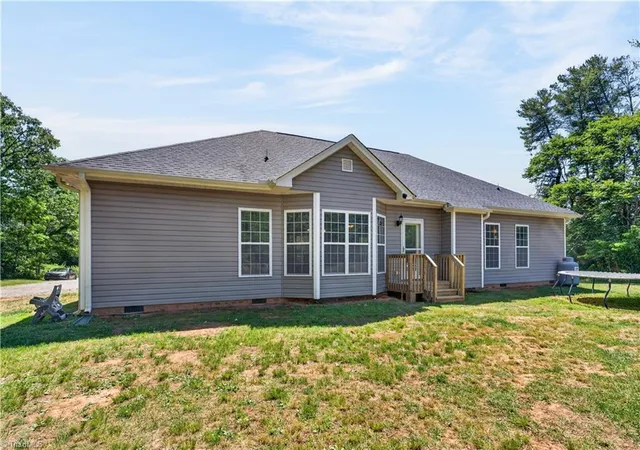 Homes for sale in Pilot Mountain, NC | 552 Tom Hunter Rd, Pilot Mountain, NC 27041 | MLS# 1221891