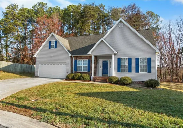 Photo 2 of Single family home for sale at 415 Torey Pines Ct, Winston Salem, NC 27105 | MLS# 1211024 | Listing updated on 2026-08-26